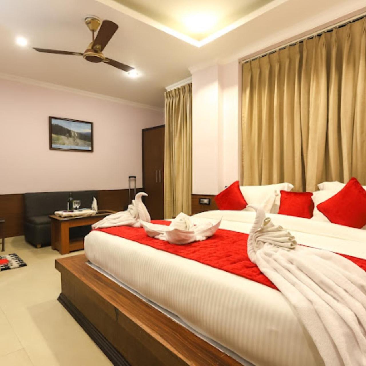 Hotel Holiday Hill, Near Mall Road, Mcleodganj# Parking#Restaurant Dharamshala Extérieur photo
